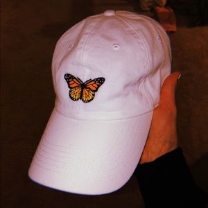 NWT BRANDY MELVILLE BUTTERFLY HAT